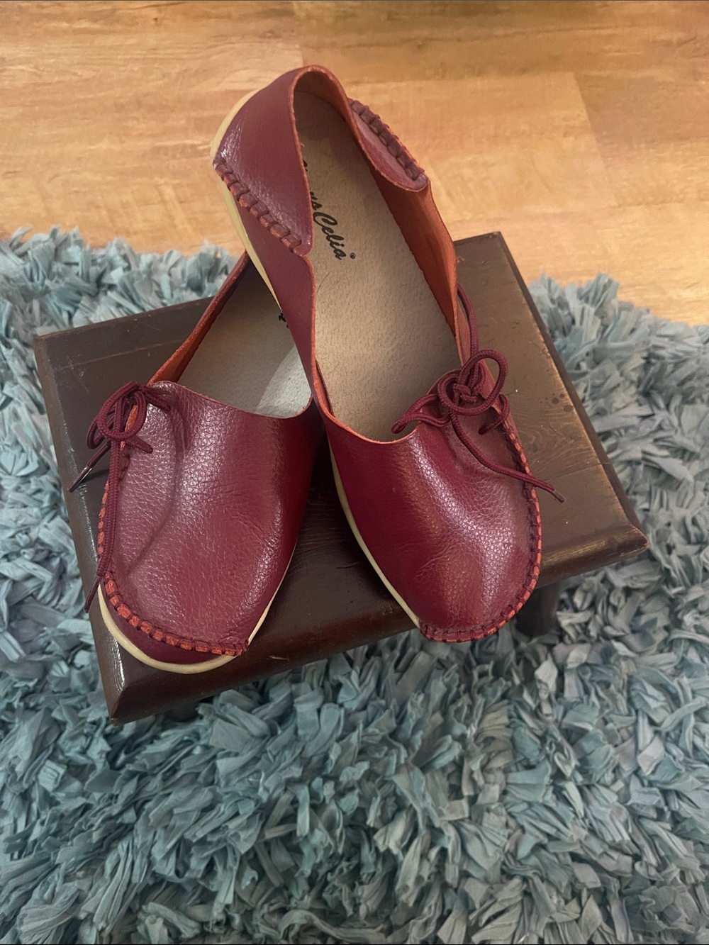 Women's Venus Celia Burgundy Leather Moccasin Flats - size 9/41